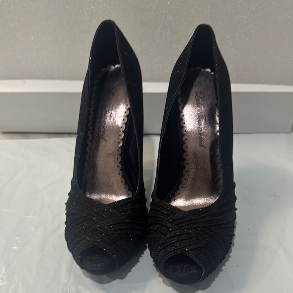 Elegant Black Textured Peep-Toe Heels